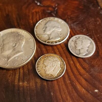 Lot 117: Vintage Assortment of 90% Silver U.S. Coins