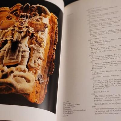 Lot 127: 1998 Hardback MAYA Reference Coffee Table Book