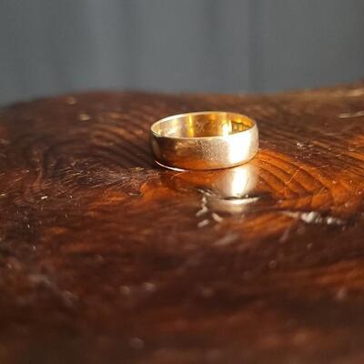 Lot 133: Vintage 14k Yellow Gold Wedding Band Size 7.5 Classic Style
