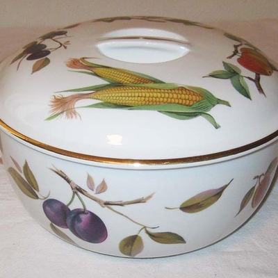 MS Royal Worcester "Evesham" 3 Quart Covered Casserole
