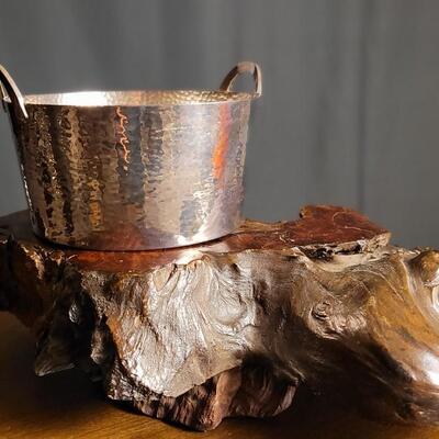 Lot 168: Vintage MERIDEN INTERNATIONAL #646 Silverplated Hand Hammered Ice Bucket