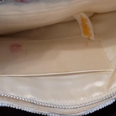 Lot 175: Vintage Richere Bag White Beaded Handbag