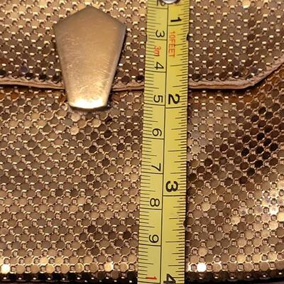 Lot 176: Vintage Whiting & Davis Mesh 6" Handbag