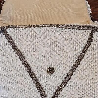 Lot 181: Vintage Art Deco Style White and Silver Beaded Bag