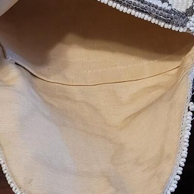 Lot 181: Vintage Art Deco Style White and Silver Beaded Bag