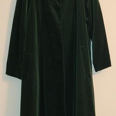 Lot 183: Beautiful Macintosh of New England Green Velvet Knock About Coat