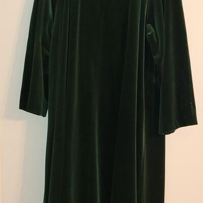 Lot 183: Beautiful Macintosh of New England Green Velvet Knock About Coat