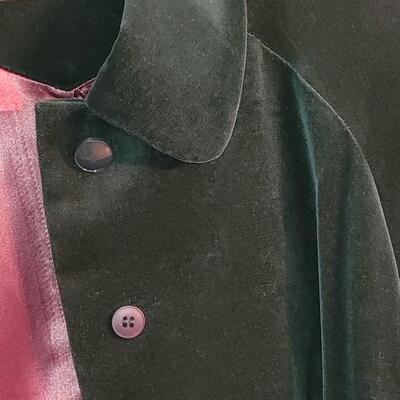 Lot 183: Beautiful Macintosh of New England Green Velvet Knock About Coat