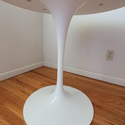 Lot 198: 50th Anniversary Edition Eero Saarinen KNOLL Tulip Table