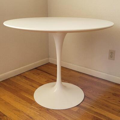 Lot 198: 50th Anniversary Edition Eero Saarinen KNOLL Tulip Table