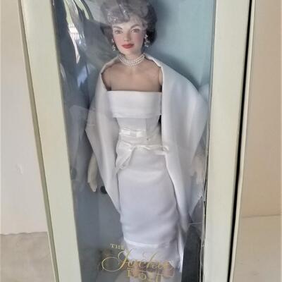 Lot #235  Franklin Mint Jackie Kennedy Onassis doll - new in box