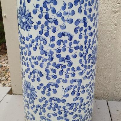Lot 206: Chinese Blue and White Porcelain Plant Stand