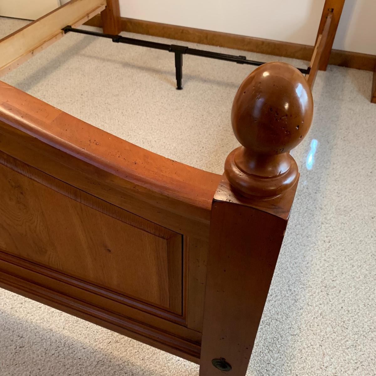 Queen Sized Wooden Broyhill Bed Frame w/ Nightstand (GB2HS)