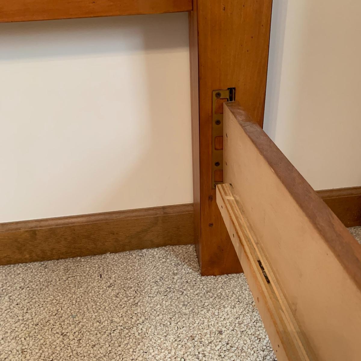 Queen Sized Wooden Broyhill Bed Frame w/ Nightstand (GB2HS)