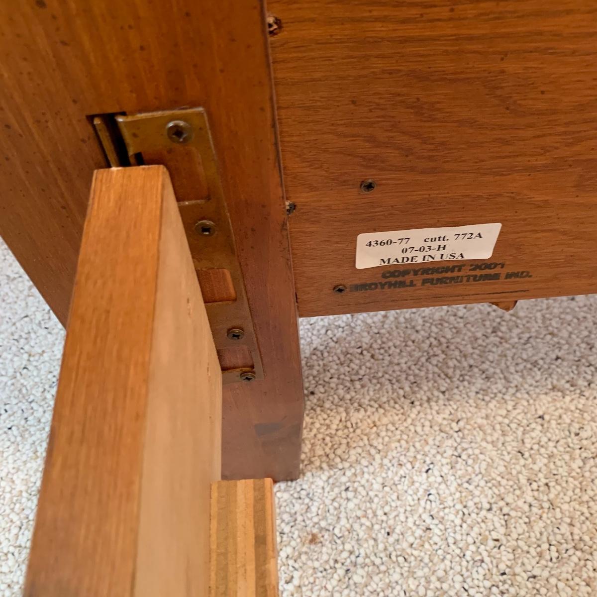 Queen Sized Wooden Broyhill Bed Frame w/ Nightstand (GB2HS)