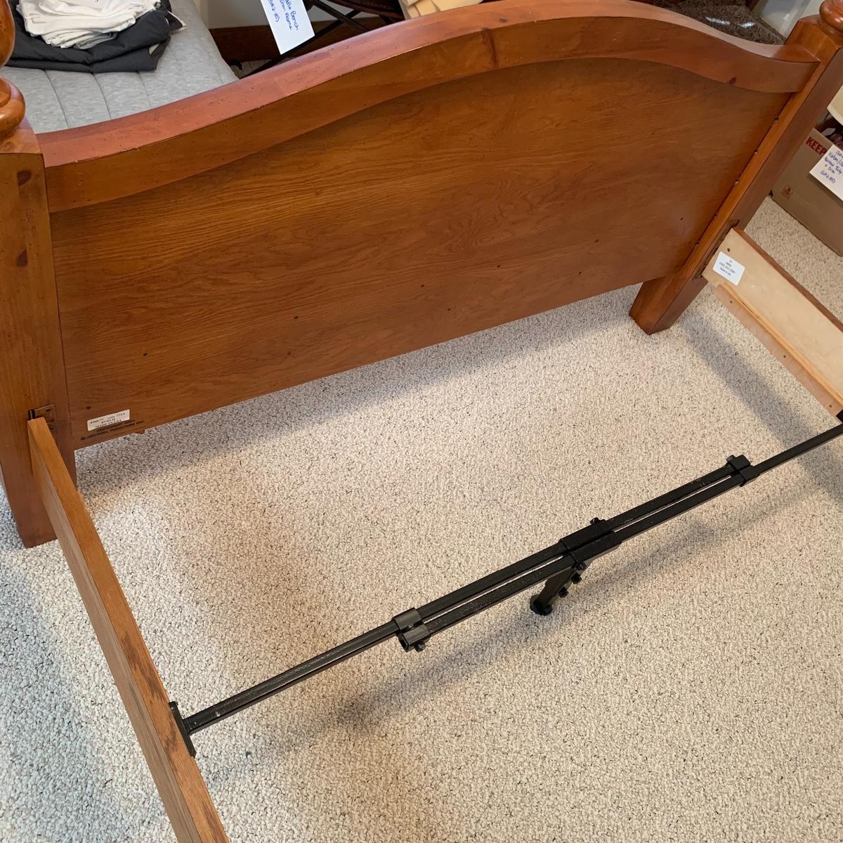 Queen Sized Wooden Broyhill Bed Frame w/ Nightstand (GB2HS)