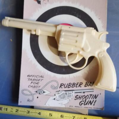 LOT 97  VINTAGE RUBBER BAND GUN AND TARGET