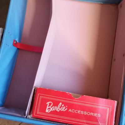 LOT 98  BARBIE AND KEN DOLLS WITH CASE