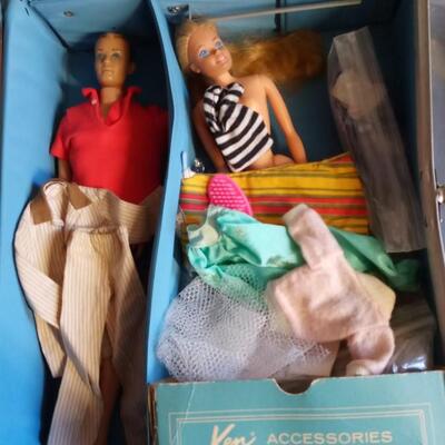 LOT 98  BARBIE AND KEN DOLLS WITH CASE