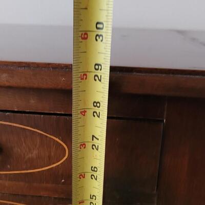 Lot 229: Antique Kittinger Gainsborough Chippendale Inlayed Drop Leaf Table