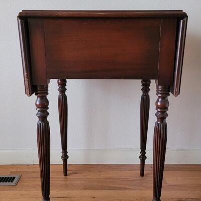 Lot 229: Antique Kittinger Gainsborough Chippendale Inlayed Drop Leaf Table