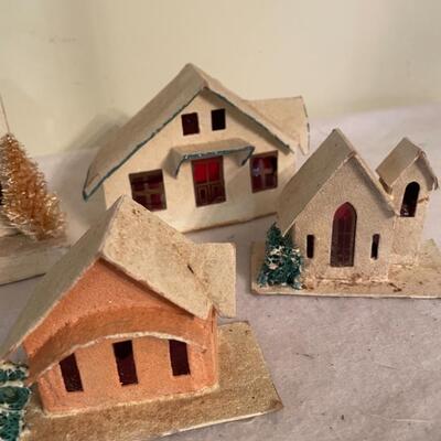 ST BOX OF VINTAGE HOLIDAY BUILDINGS