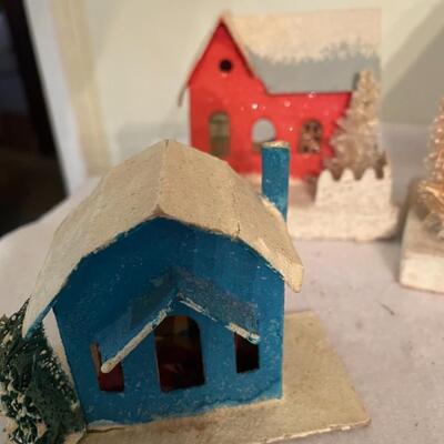 ST BOX OF VINTAGE HOLIDAY BUILDINGS