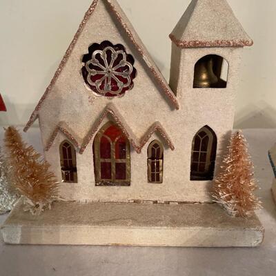 ST BOX OF VINTAGE HOLIDAY BUILDINGS