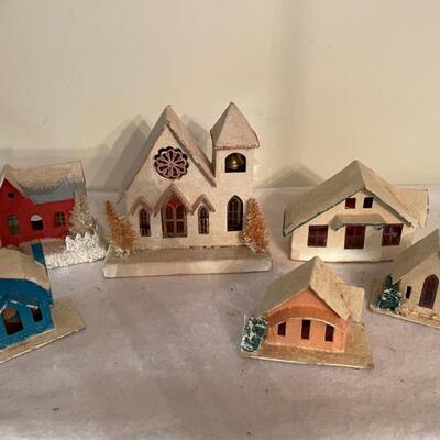 ST BOX OF VINTAGE HOLIDAY BUILDINGS
