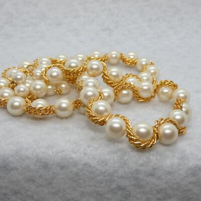 Gold Tone Twisted Wire Pearl Necklace