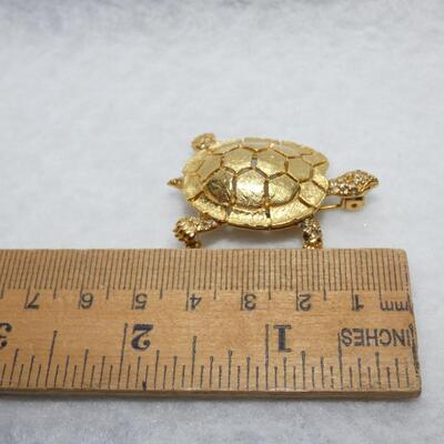 Gold Tone Turtle Brooch