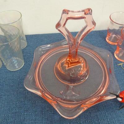 LOT 329 VARIETY OF GLASS ITEMS