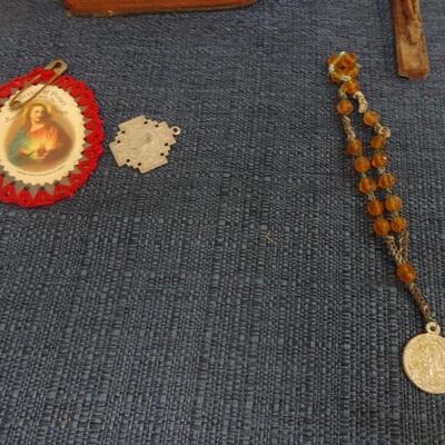 LOT 339. VARIETY OF RELIGIOUS ITEMS