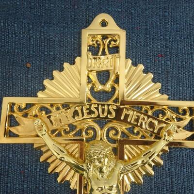 LOT 340. METAL CRUCIFIX