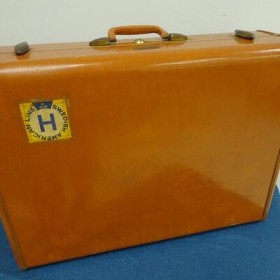 LOT 356. VINTAGE LUGGAGE