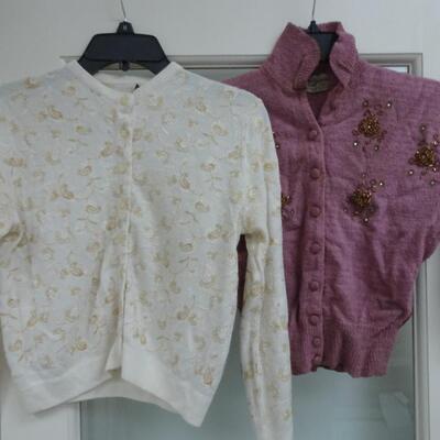 LOT 363. TWO LADIES SWEATERS