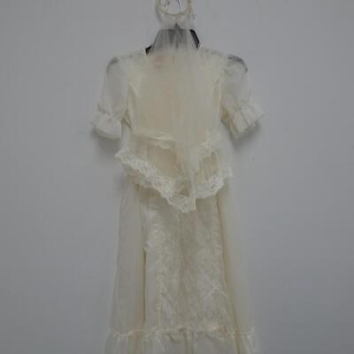 LOT 364. VINTAGE COMMUNION DRESS AND VEIL