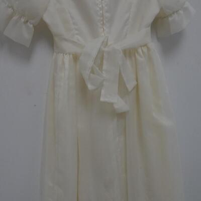 LOT 364. VINTAGE COMMUNION DRESS AND VEIL