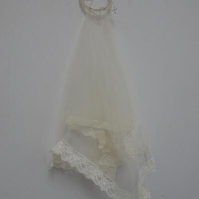 LOT 364. VINTAGE COMMUNION DRESS AND VEIL