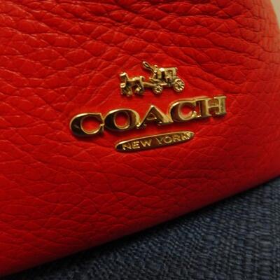 LOT 365. COACH LEATHER HANDBAG