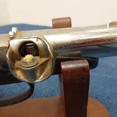 LOT 369. GUN CIGARETTE LIGHTER