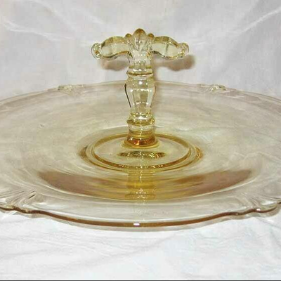 MS 1930s Heisey Glass Empress Sahara Yellow Serving Plate Handle Cake Cookie Tidbit