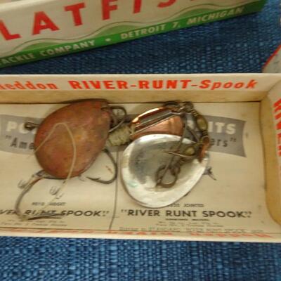 LOT 376. COLLECTION OF FISHING LURES