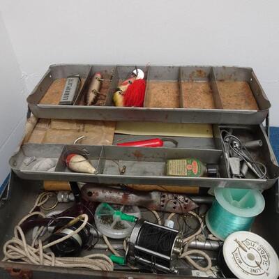 LOT 378. VINTAGE FISHING TACKLE BOX AND CONTENTS