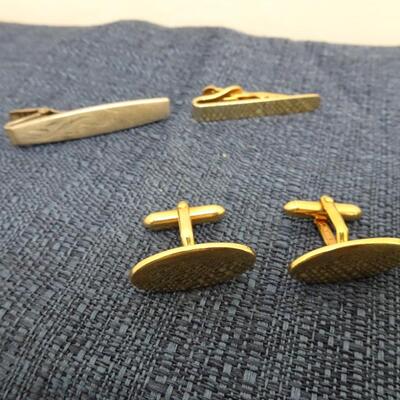 LOT 388. VINTAGE CUFFLINKS AND MONEY CLIP