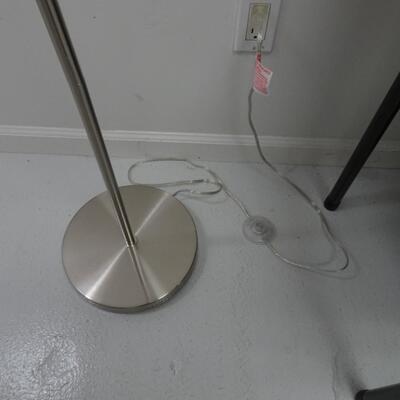 LOT 401 MODERN FLOOR LAMP