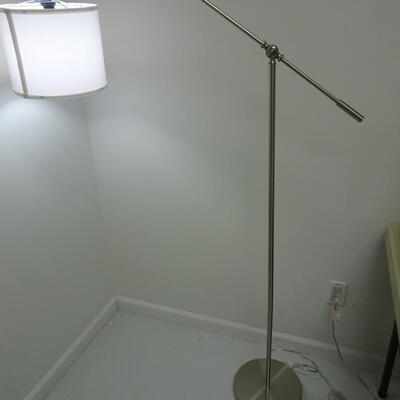LOT 401 MODERN FLOOR LAMP