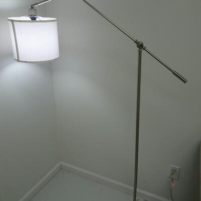 LOT 401 MODERN FLOOR LAMP