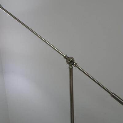 LOT 401 MODERN FLOOR LAMP