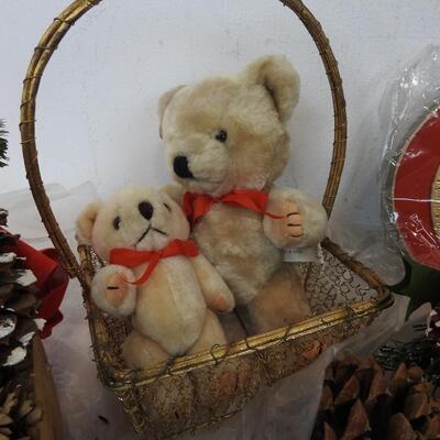 Christmas Decor Lot: Teddy Bears, Greenery, & Pine Cones